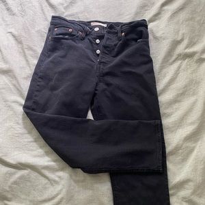 Wedgie straight black Levi jeans!